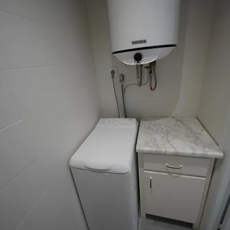 Apartamento En Centro De La Ciudad Frente Al Mar Roses