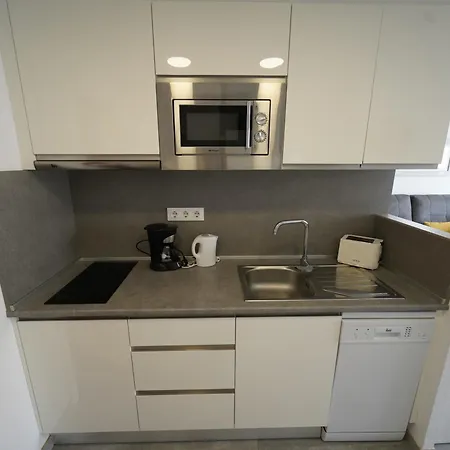 Apartamento En Centro De La Ciudad Frente Al Mar Roses