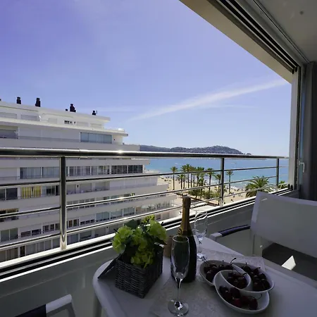 Apartamento En Centro De La Ciudad Frente Al Mar *