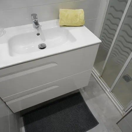 Apartamento En Centro De La Ciudad Frente Al Mar Roses