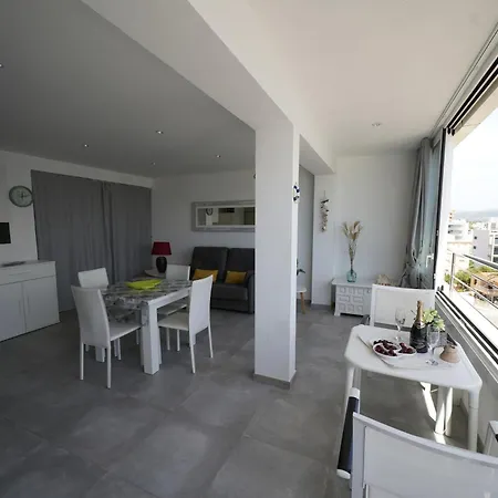 En Centro De La Ciudad Frente Al Mar Apartamento