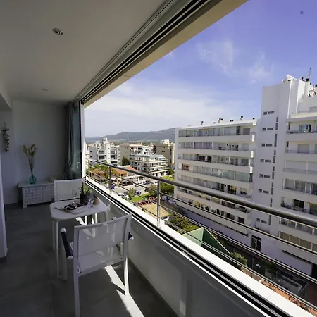 Apartamento En Centro De La Ciudad Frente Al Mar *