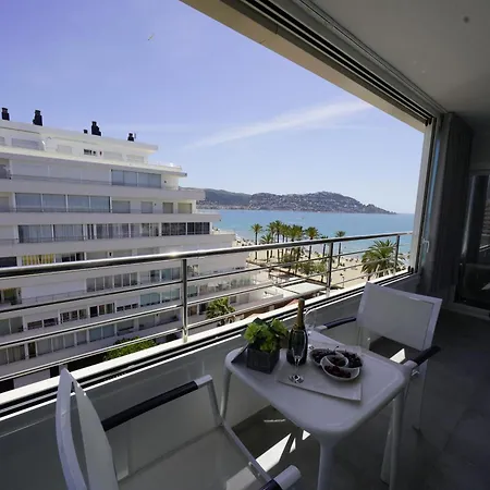 Apartamento En Centro De La Ciudad Frente Al Mar Roses